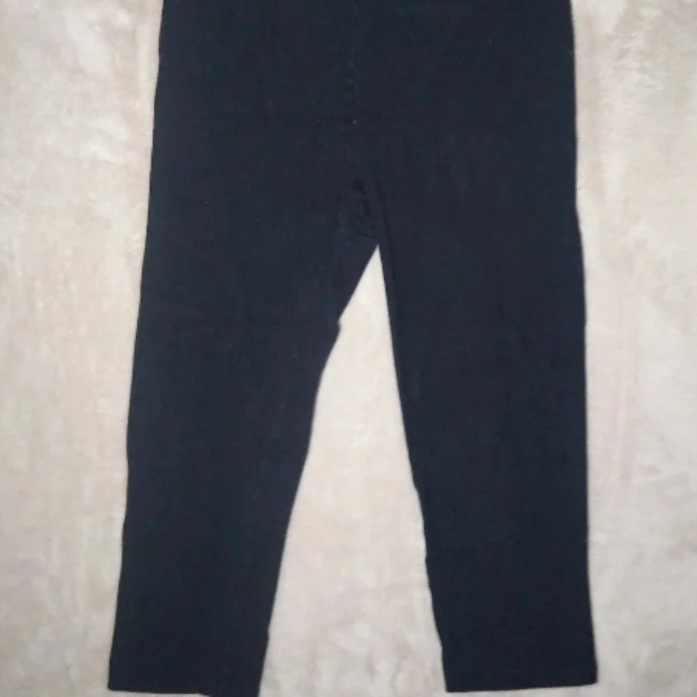Women's Essential Black Capris / Capri Pants - Size: Small